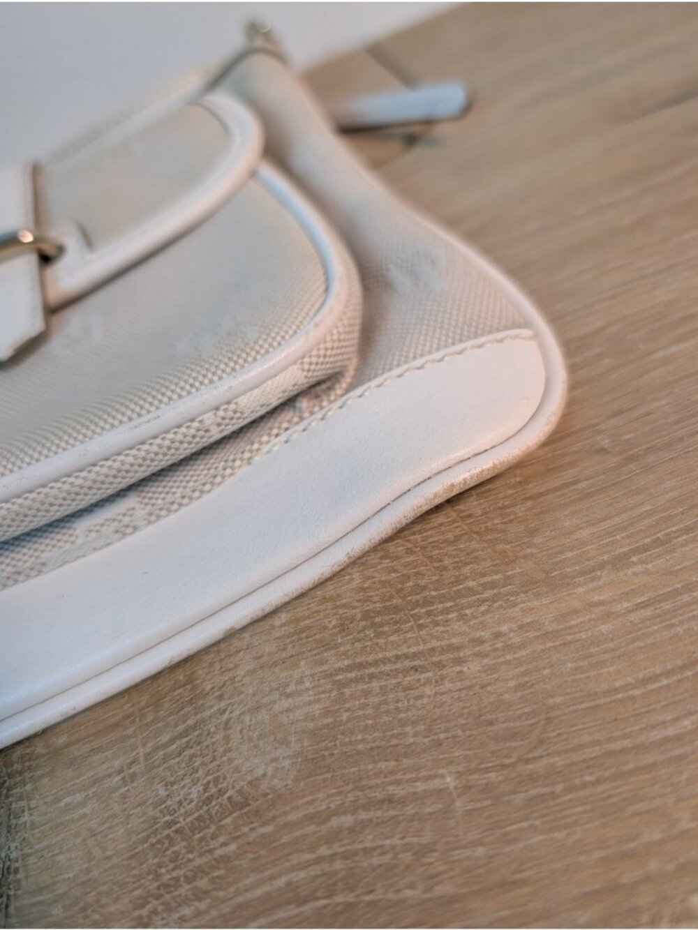 Dooney Bourke Handbags Vintage Crossbody White Logo Distress Purse Bag - Picture 3 of 7
